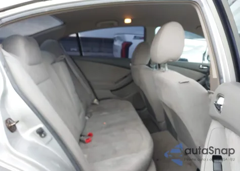 2010 Nissan Altima 2.5 z USA, uszkodzony, nr VIN 1N4AL2AP1AN427670